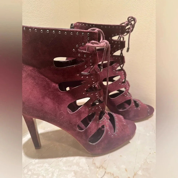 BCBG Generation burgundy peep toe lace heels shoes sandals .  Size 38.5/8.5 - Picture 12 of 17